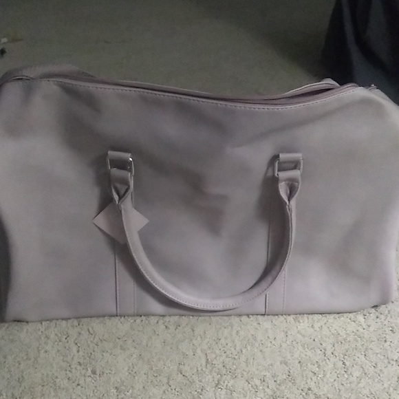 Ulta Beauty Handbags - EUC PINK FAUX PLEATHER DUFFLE BAG